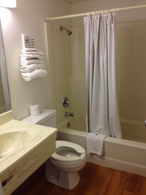 Rodeway Inn Emporia Room photo
