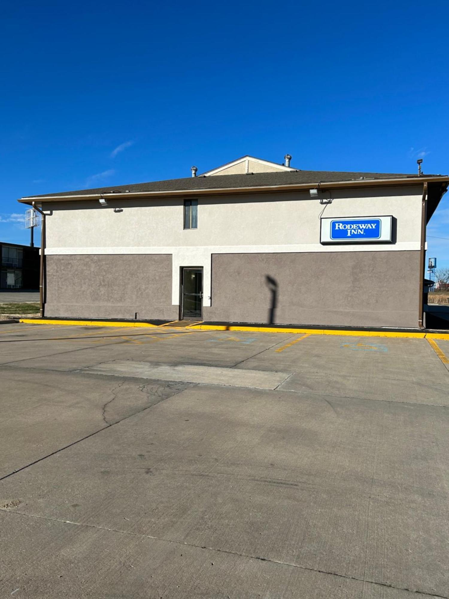 Rodeway Inn Emporia Exterior photo